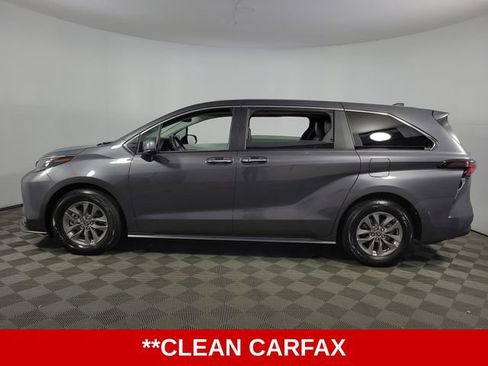 Used 2025 Toyota Sienna XLE FWD image 5