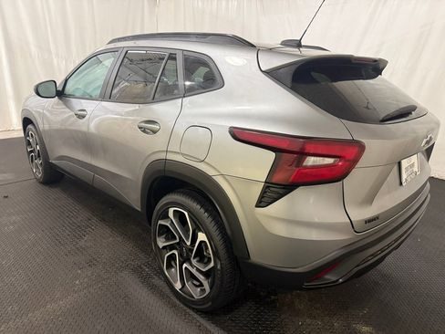 Used 2024 Chevrolet Trax RS w/ Sunroof Package image 8