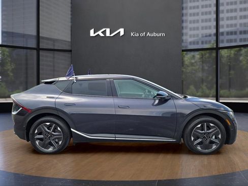 Used 2025 Kia EV6 Light w/ Light LR Technology Package image 5