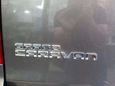 Used 2019 Dodge Grand Caravan SE FWD image 30