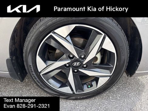 Used 2023 Hyundai Elantra SEL w/ Convenience Package image 9