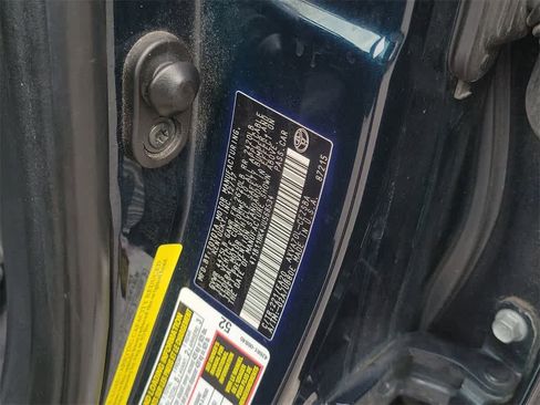 Used 2018 Toyota Camry L image 18