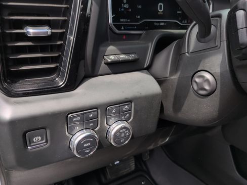 Used 2024 GMC Sierra 1500 AT4 w/ Technology Package AWD/4WD image 17