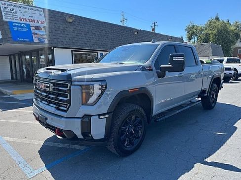 Used 2025 GMC Sierra 2500 AT4 AWD/4WD image 1