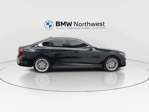 Used 2024 BMW 530i xDrive w/ Executive Package AWD/4WD image 4