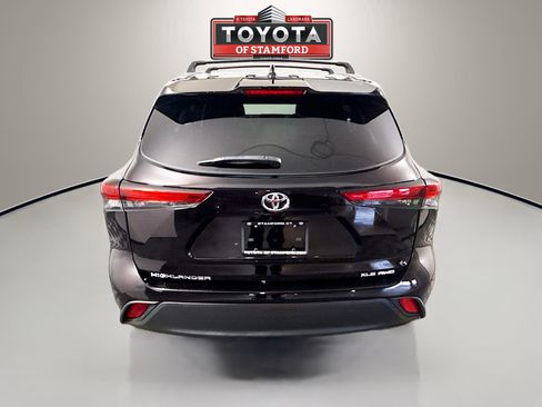 Certified 2022 Toyota Highlander XLE image 6