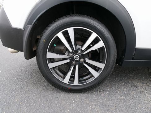 Used 2019 Nissan Kicks SR w/ Exterior Package image 12