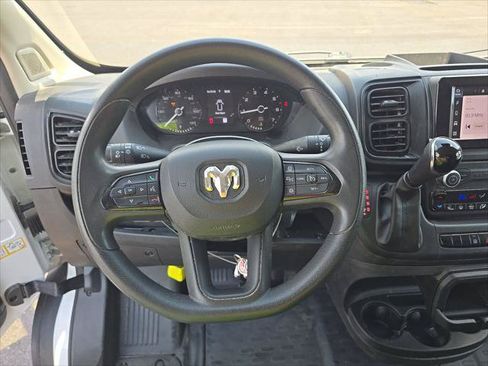 Used 2025 RAM ProMaster 2500 w/ Convenience Group FWD image 11