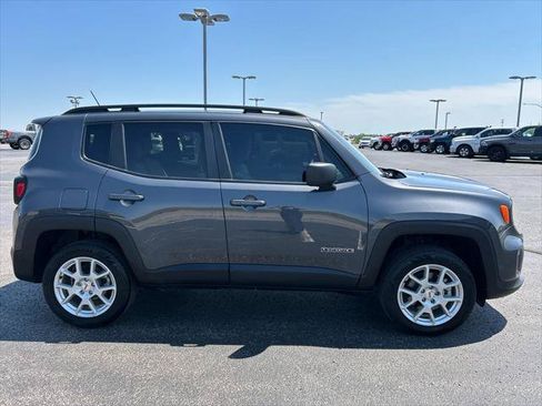 Certified 2022 Jeep Renegade Latitude w/ Convenience Group AWD/4WD image 5