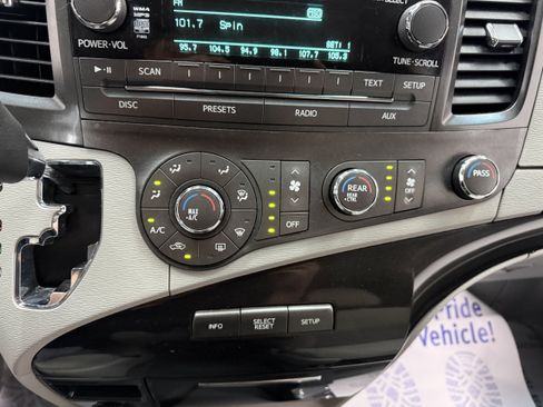 Used 2012 Toyota Sienna LE FWD image 16