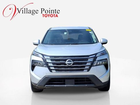 Used 2024 Nissan Rogue SV AWD/4WD image 2