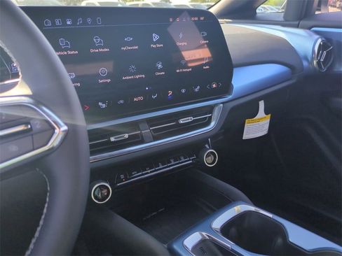 New 2026 Chevrolet Equinox EV LT w/ LPO, Blackout Package image 13