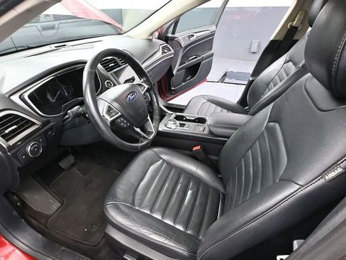 Used 2017 Ford Fusion SE w/ Fusion SE Technology Package image 22