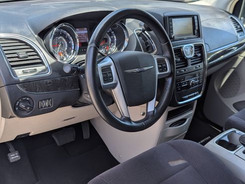 Used 2011 Chrysler Town & Country Touring FWD image 15