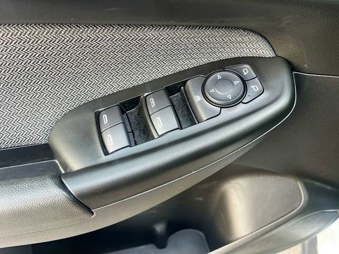 Used 2024 Chevrolet TrailBlazer LT w/ LT Cold Weather Package FWD image 17