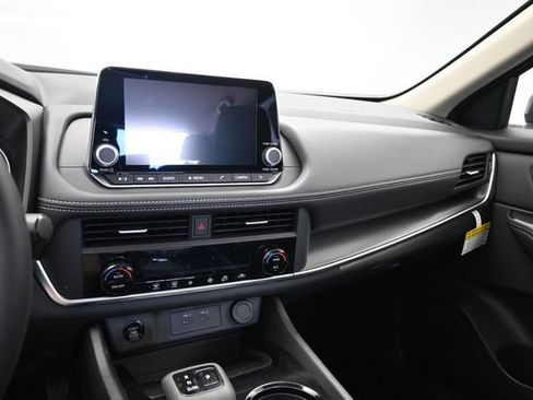 Used 2026 Nissan Rogue SV FWD image 33