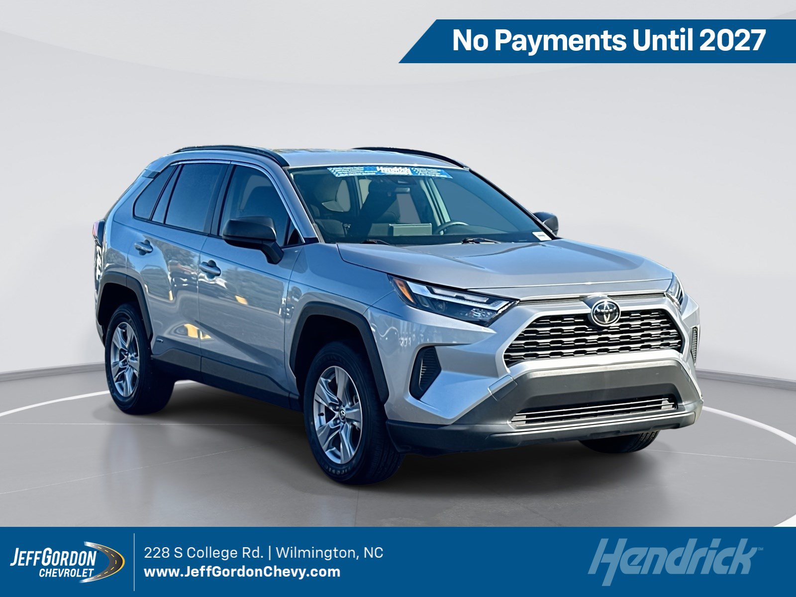 Used 2025 Toyota RAV4 LE AWD/4WD image 1