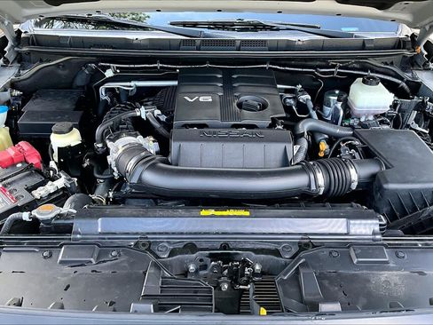 Used 2022 Nissan Frontier PRO-4X w/ Technology Package AWD/4WD image 31