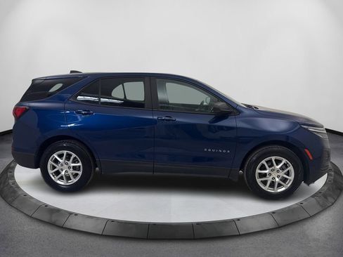 Used 2022 Chevrolet Equinox LS image 4