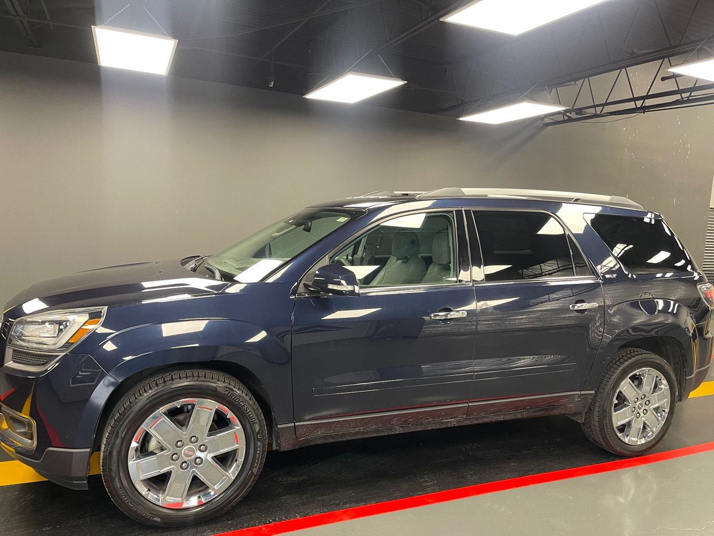 Used 2017 GMC Acadia Limited SLT AWD/4WD image 2