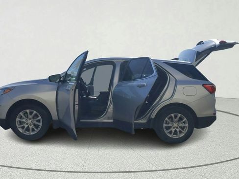 Used 2021 Chevrolet Equinox LT w/ Driver Convenience Package FWD image 11