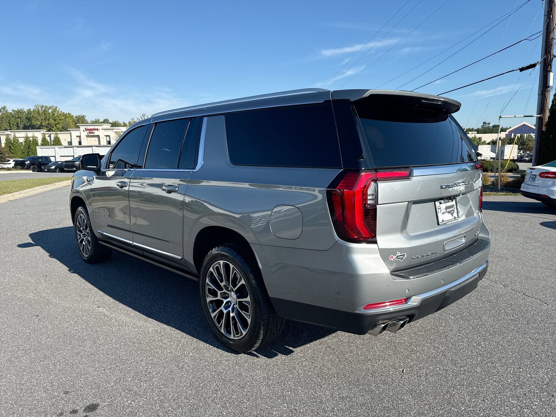 Certified 2025 GMC Yukon XL Denali w/ Denali Reserve Package AWD/4WD image 5