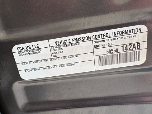 Used 2023 Jeep Grand Cherokee Laredo AWD/4WD image 67
