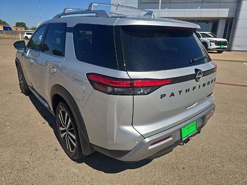 Certified 2023 Nissan Pathfinder Platinum image 3