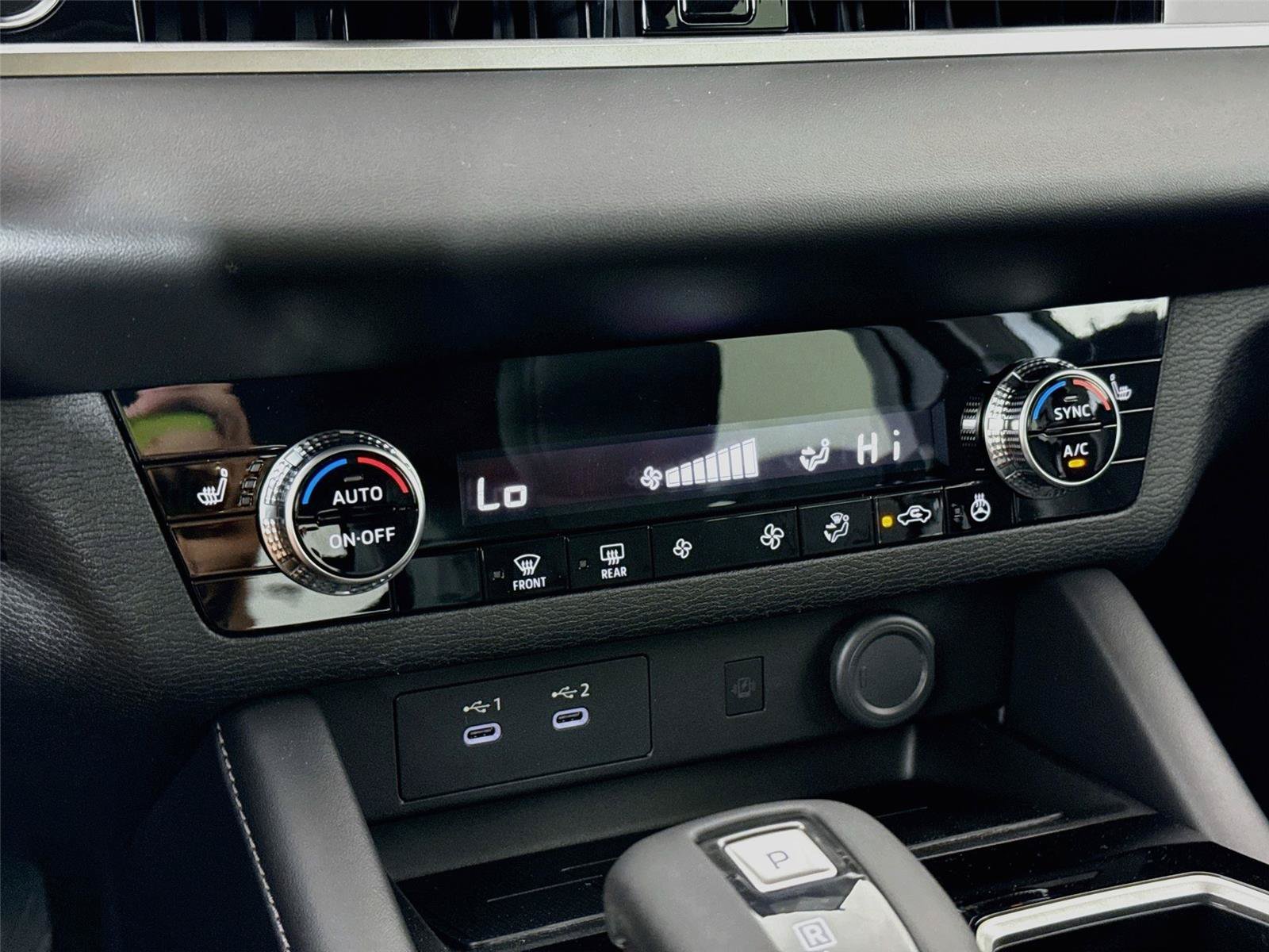 New 2026 Mitsubishi Outlander SE FWD image 12