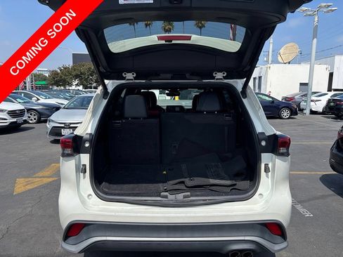 Used 2021 Toyota Highlander XSE AWD/4WD image 12