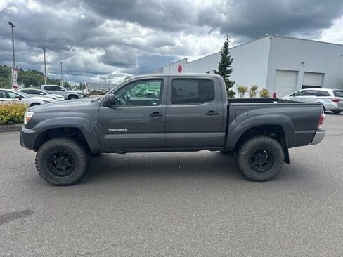 Used 2015 Toyota Tacoma 4x4 Double Cab w/ SR5 Package image 2