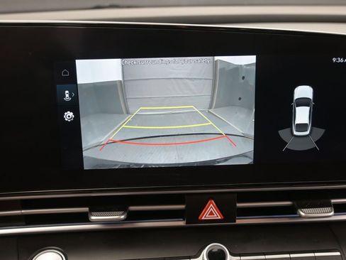 Used 2023 Hyundai Elantra Limited image 35