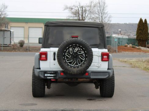 Used 2018 Jeep Wrangler Unlimited Rubicon image 4