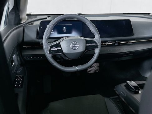 Used 2024 Nissan Ariya AWD image 18