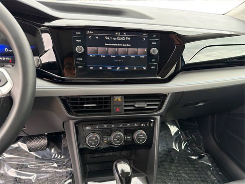 Used 2024 Volkswagen Taos SE image 15