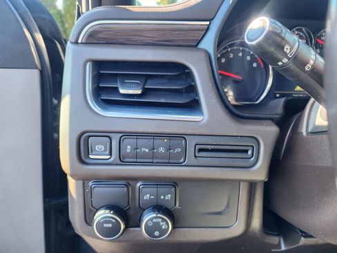 Used 2021 Chevrolet Suburban LS image 26