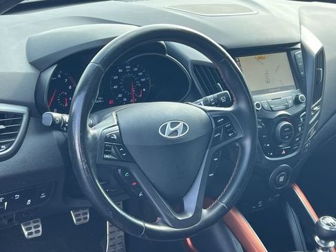 Used 2016 Hyundai Veloster Turbo w/ Option Group 04 FWD image 2