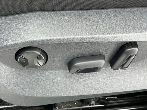 Used 2022 Volkswagen Taos SE w/ Panoramic Sunroof Package image 23