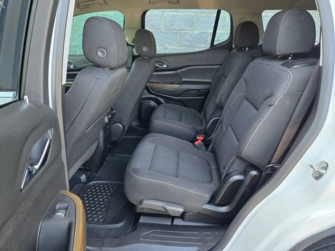 Used 2023 GMC Acadia SLE FWD image 32
