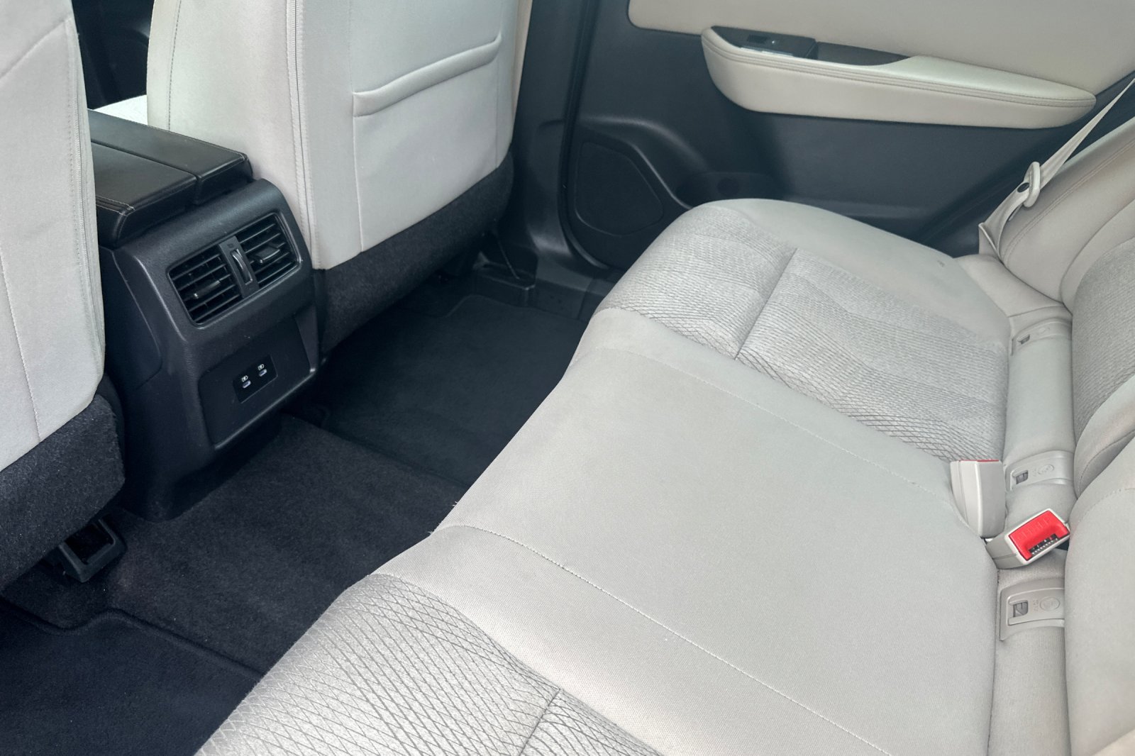 Used 2025 Nissan Rogue SV AWD/4WD image 13