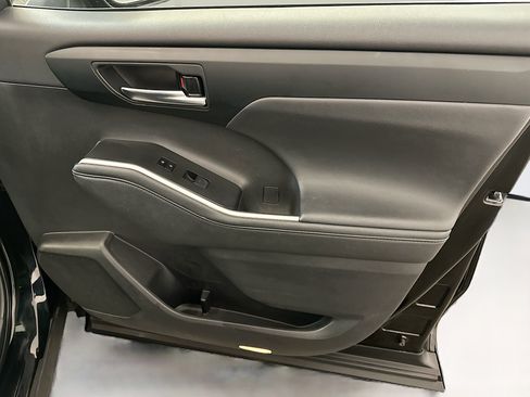 Used 2024 Toyota Highlander XLE image 36