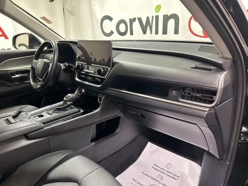 Used 2025 Toyota Grand Highlander AWD image 10