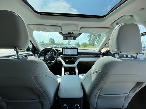 New 2026 Ford Explorer Platinum AWD/4WD image 9