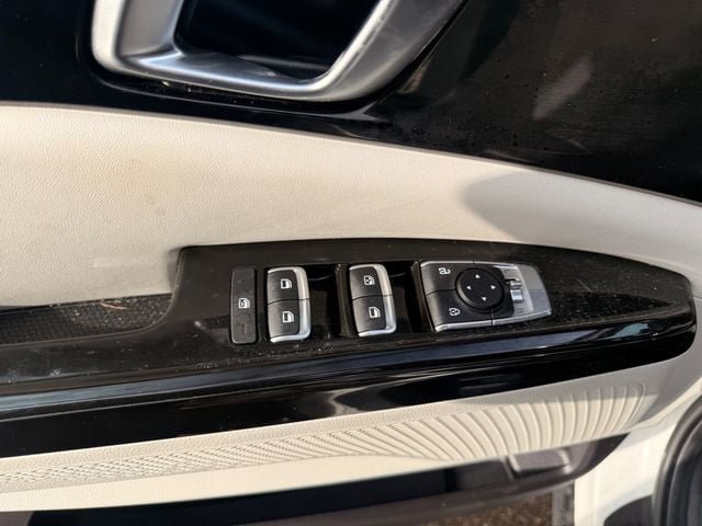 Used 2024 Kia Carnival EX FWD image 4