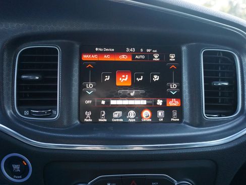 Used 2015 Dodge Charger SXT RWD image 11