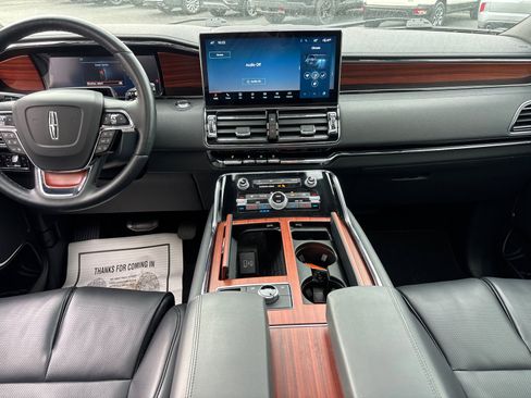Certified 2024 Lincoln Navigator Premiere AWD/4WD image 29