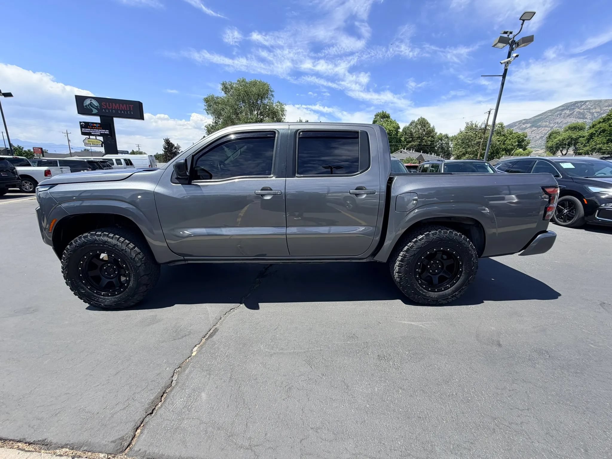 Used 2022 Nissan Frontier SV w/ Technology Package AWD/4WD image 7