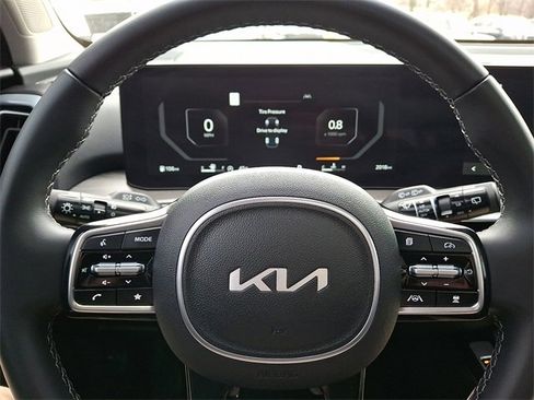 Certified 2025 Kia Sorento SX image 20