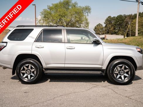Used 2024 Toyota 4Runner TRD Off-Road Premium AWD/4WD image 9