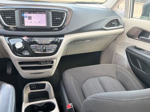 Used 2024 Chrysler Voyager LX FWD image 27